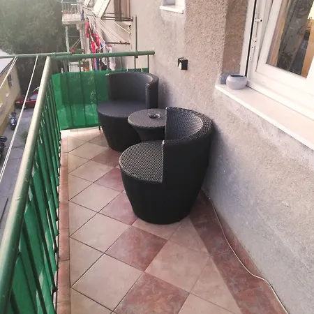 Tifani Lux Σπλιτ